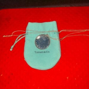 Tiffany Twist round pendant in sterling silver, extra large.